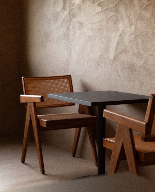 Chill's Kyoto｜ピエール・ジャンヌレ｜チェア｜京都カフェ