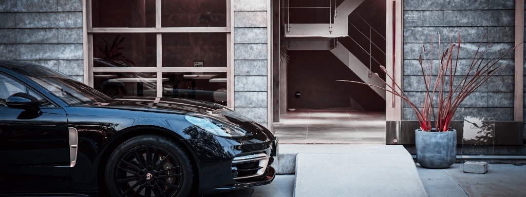 Chill's Kyoto｜ポルシェ｜パナメーラ｜エントランス｜京都カフェ